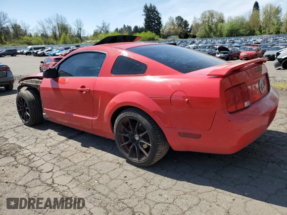 2005 Ford Mustang Deluxe z VIN 1ZVFT80N555129676, wystawiony jako Copart lot #52985715 z przebiegiem 135 160 mil mil oraz Szkoda całkowita • Salvage title. Historia ofert i sprzedaży dostępna na DreamBid. Obrazek 2.