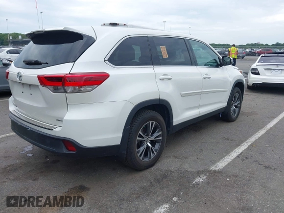 2019 Toyota Highlander LE with VIN 5TDBZRFH5KS929567, listed as a IAAI auction lot 42603356 with 40,368 mi miles and . Bid and sale history available at DreamBid. Image 4.