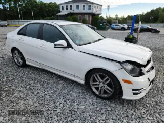 2013 Mercedes-Benz C 300 Sport with VIN WDDGF8AB0DR295586, listed as a Copart auction lot 61838225 with 138,566 mi miles and Clean title. Bid and sale history available at DreamBid. Image 4.