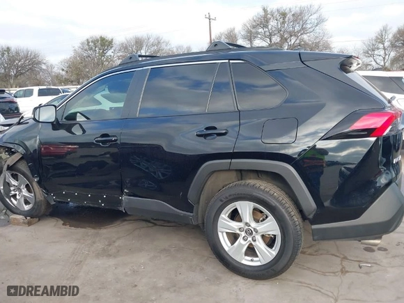 2019 Toyota RAV4 XLE with VIN JTMW1RFV4KJ012096, listed as a IAAI auction lot 41521173 with NaN miles. Bid and sale history available at carsss.com. Image 15.