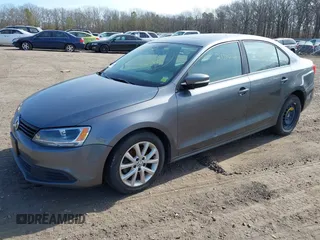 2011 Volkswagen Jetta Sedan SE w/Convenience & Sunroof PZEV with VIN 3VWDZ7AJ1BM379918, listed as a IAAI auction lot 41788875 with 999,999 mi miles. Bid and sale history available at carsss.com. Image 2.