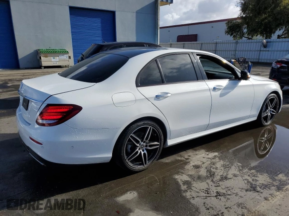 2019 Mercedes-Benz E-Class E 300 with VIN WDDZF4JB2KA646074, listed as a Copart auction lot 84917544 with 32,075 mi miles and Clean Title. Bid and sale history available at carsss.com. Image 3.