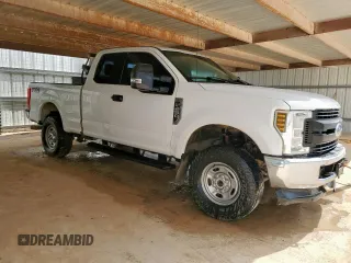 2018 Ford F-250 XL with VIN 1FT7X2B68JEB42253, listed as a Copart auction lot 62871265 with 194,846 mi miles and Clean title. Bid and sale history available at DreamBid. Image 4.