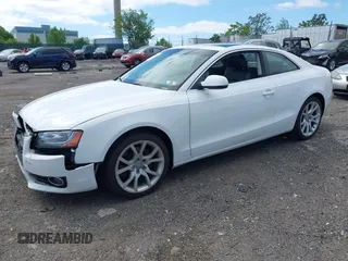 2012 Audi A5 Premium Plus z VIN WAULFAFR7CA002914, wystawiony jako IAAI lot #42252834 z przebiegiem 175 092 mil mil oraz . Historia ofert i sprzedaży dostępna na DreamBid. Obrazek 2.