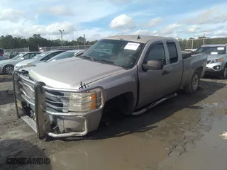 2008 Chevrolet Silverado 1500 LT w/1LT with VIN 1GCEC19J08Z248755, listed as a IAAI auction lot 38572536 with 334,920 mi miles. Bid and sale history available at carsss.com. Image 2.
