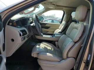 2018 Lincoln Navigator Reserve z VIN 5LMJJ2LT4JEL06991, wystawiony jako Copart lot #47112244 z przebiegiem Nie podano mil oraz . Historia ofert i sprzedaży dostępna na DreamBid. Obrazek 7.