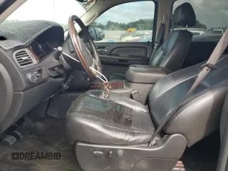 2008 GMC Sierra Denali z VIN 2GTEK638281248433, wystawiony jako Copart lot #79212524 z przebiegiem 218 840 mil mil oraz Szkody całkowita. Historia ofert i sprzedaży dostępna na DreamBid. Obrazek 7.