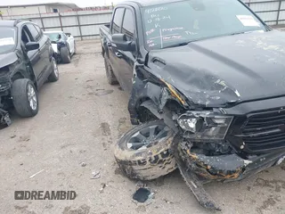 2021 Ram 1500 Big Horn z VIN 1C6RREFG7MN630189, wystawiony jako IAAI lot #41371219 z przebiegiem 62 613 mil mil oraz . Historia ofert i sprzedaży dostępna na DreamBid. Obrazek 6.