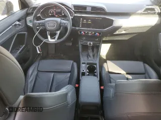 2023 Audi Q3 S line Premium z VIN WA1DECF38P1131083, wystawiony jako Copart lot #49589125 z przebiegiem 29 648 mil mil oraz Szkody całkowita. Historia ofert i sprzedaży dostępna na DreamBid. Obrazek 8.
