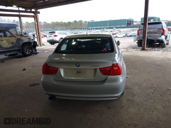 2011 BMW 3 Series 328i xDrive z VIN WBAPK7C55BA819217, wystawiony jako IAAI lot #41994555 z przebiegiem 204 559 mil mil oraz . Historia ofert i sprzedaży dostępna na DreamBid. Obrazek 17.