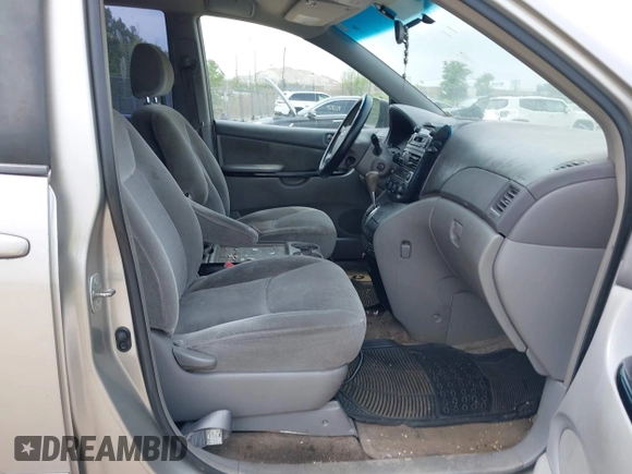 2005 Toyota Sienna CE z VIN 5TDZA23C05S291299, wystawiony jako IAAI lot #42283495 z przebiegiem 229 275 mil mil oraz . Historia ofert i sprzedaży dostępna na DreamBid. Obrazek 5.