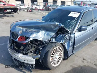 2003 BMW 3 Series 330i with VIN WBAEV53453KM03321, listed as a IAAI auction lot 41134433 with 186,586 mi miles. Bid and sale history available at carsss.com. Image 6.