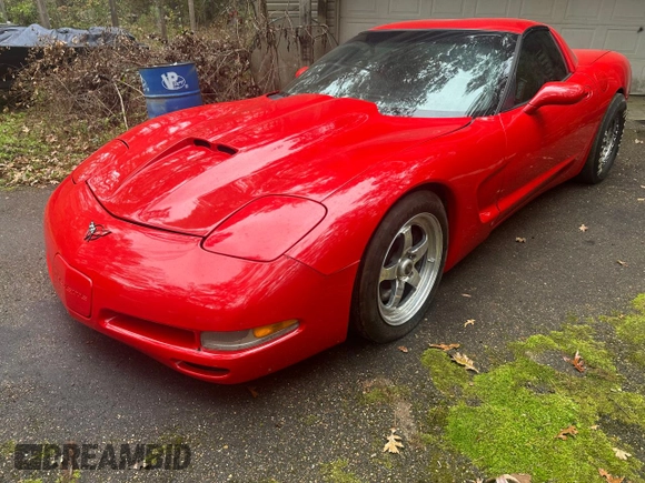 2000 Chevrolet Corvette with VIN 1G1YY22G5Y5130686, listed as a Copart auction lot 44815335 with 30,000 mi miles and Clean Title. Bid and sale history available at carsss.com. Image 2.