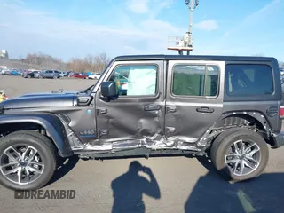2024 Jeep Wrangler Willys z VIN 1C4RJXN60RW293872, wystawiony jako IAAI lot #41908133 z przebiegiem 850 mil mil oraz . Historia ofert i sprzedaży dostępna na DreamBid. Obrazek 14.