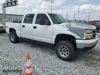 2006 Chevrolet Silverado 1500 LT1 with VIN 2GCEK13T761133699, listed as a Copart auction lot 52619945 with 180,048 mi miles and Clean Title. Bid and sale history available at carsss.com. Image 4.