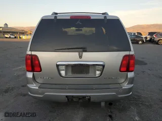 2005 Lincoln Navigator Luxury with VIN 5LMFU27565LJ02977, listed as a Copart auction lot 84106204 with 181,795 mi miles and Salvage Title. Bid and sale history available at carsss.com. Image 6.