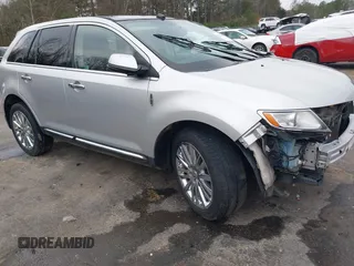 2013 Lincoln MKX with VIN 2LMDJ6JKXDBL41959, listed as a IAAI auction lot 41524120 with 137,083 mi miles. Bid and sale history available at carsss.com. Image 1.