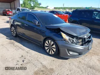 2011 Kia Optima SX z VIN KNAGR4A60B5126988, wystawiony jako IAAI lot #42313244 z przebiegiem 152 661 mil mil oraz . Historia ofert i sprzedaży dostępna na DreamBid. Obrazek 1.
