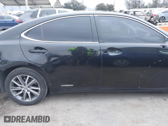 2018 Lexus ES with VIN JTHBW1GG2J2193949, listed as a IAAI auction lot 41772763 with 190,015 mi miles. Bid and sale history available at carsss.com. Image 14.