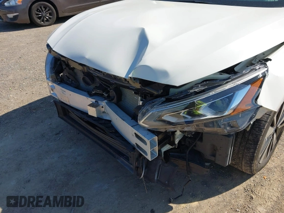 2019 Nissan Altima 2.5 SV with VIN 1N4BL4DV0KC116402, listed as a IAAI auction lot 41772384 with 80,240 mi miles. Bid and sale history available at carsss.com. Image 6.
