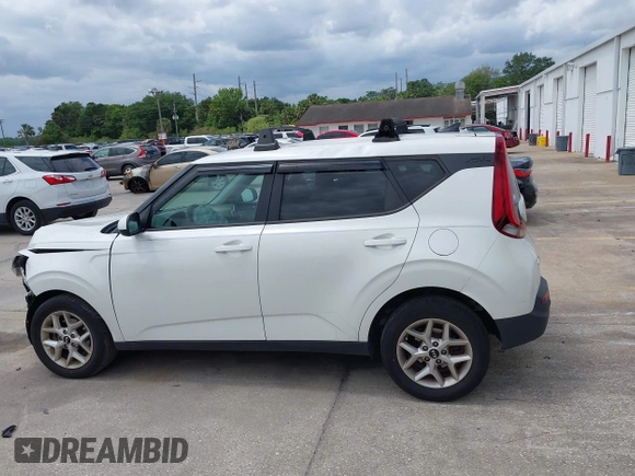 2020 Kia Soul LX with VIN KNDJ23AU6L7718360, listed as a IAAI auction lot 41975575 with 39,432 mi miles. Bid and sale history available at carsss.com. Image 15.
