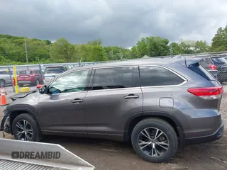 2017 Toyota Highlander LE with VIN 5TDBZRFH0HS484454, listed as a IAAI auction lot 42338740 with 58,047 mi miles and . Bid and sale history available at DreamBid. Image 14.