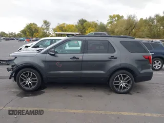 2017 Ford Explorer Sport z VIN 1FM5K8GT0HGB83753, wystawiony jako IAAI lot #40718586 z przebiegiem 101 980 mil mil oraz . Historia ofert i sprzedaży dostępna na DreamBid. Obrazek 14.