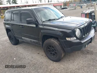 2011 Jeep Patriot Latitude with VIN 1J4NF1GBXBD122372, listed as a IAAI auction lot 40814309 with 179,523 mi miles and . Bid and sale history available at DreamBid. Image 1.