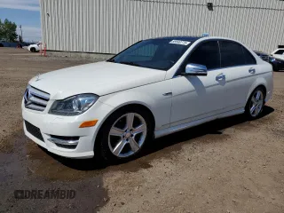 2012 Mercedes-Benz C 300 Sport z VIN WDDGF8BB3CF924577, wystawiony jako Copart lot #58660775 z przebiegiem 218 279 mil mil oraz Czysty tytuł • Clean title. Historia ofert i sprzedaży dostępna na DreamBid. Obrazek 1.