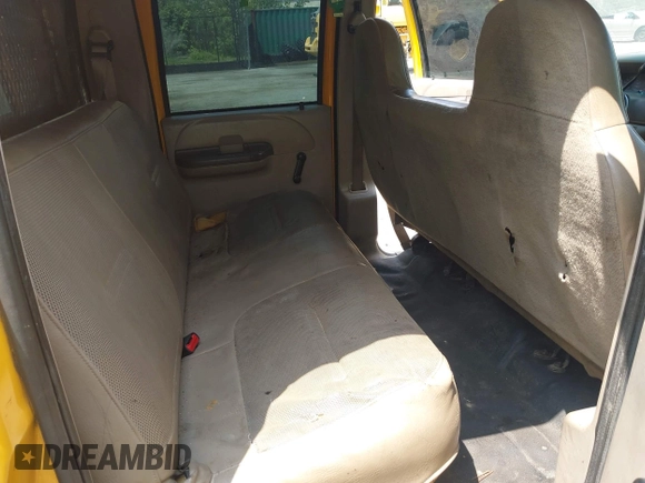 2002 Ford F-350 XL with VIN 1FTSW31F82EA52722, listed as a IAAI auction lot 42688553 with 121,065 mi miles and . Bid and sale history available at DreamBid. Image 8.