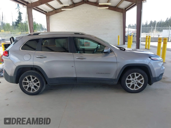 2018 Jeep Cherokee Latitude Plus z VIN 1C4PJLLB9JD573435, wystawiony jako IAAI lot #42163796 z przebiegiem 57 486 mil mil oraz . Historia ofert i sprzedaży dostępna na DreamBid. Obrazek 12.