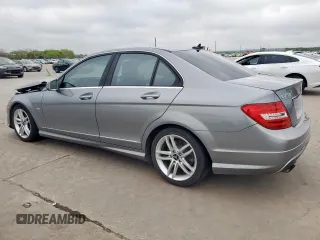 2012 Mercedes-Benz C 250 Sport z VIN WDDGF4HB6CA614646, wystawiony jako Copart lot #50826495 z przebiegiem 114 435 mil mil oraz Szkoda całkowita • Salvage title. Historia ofert i sprzedaży dostępna na DreamBid. Obrazek 2.