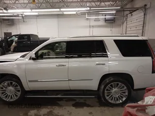 2018 Cadillac Escalade Platinum z VIN 1GYS4DKJ8JR199087, wystawiony jako IAAI lot #42062074 z przebiegiem 97 751 mil mil oraz . Historia ofert i sprzedaży dostępna na DreamBid. Obrazek 15.