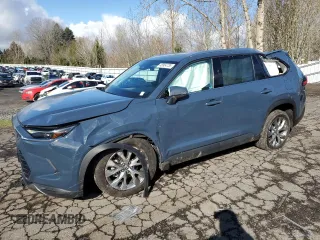 2024 Toyota Highlander XLE z VIN 5TDAAAB57RS013905, wystawiony jako Copart lot #48954735 z przebiegiem 9 006 mil mil oraz Szkoda całkowita • Salvage title. Historia ofert i sprzedaży dostępna na DreamBid. Obrazek 1.