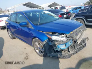 2018 Ford Focus SE z VIN 1FADP3F24JL260740, wystawiony jako IAAI lot #41470936 z przebiegiem 73 690 mil mil oraz . Historia ofert i sprzedaży dostępna na DreamBid. Obrazek 1.