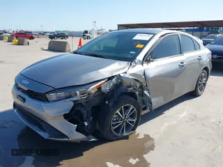 2023 Kia Forte LXS z VIN 3KPF24AD1PE592622, wystawiony jako IAAI lot #42011998 z przebiegiem 20 746 mil mil oraz . Historia ofert i sprzedaży dostępna na DreamBid. Obrazek 6.