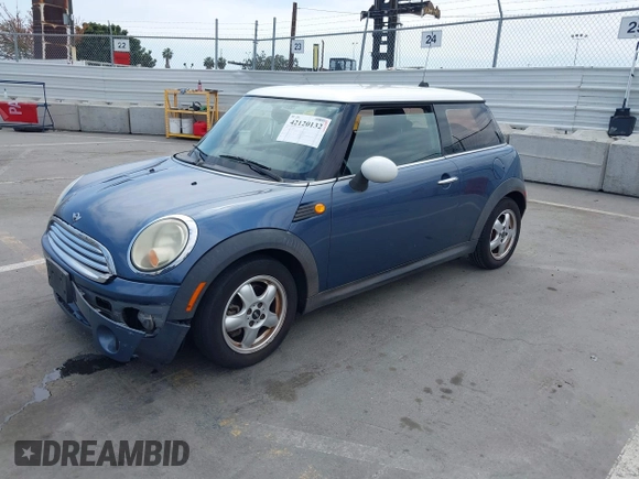 2009 MINI Hardtop z VIN WMWMF33569TW77166, wystawiony jako IAAI lot #42120132 z przebiegiem 150 291 mil mil oraz . Historia ofert i sprzedaży dostępna na DreamBid. Obrazek 17.