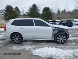 2023 Volvo XC90 Plus z VIN YV4H600N2P1952562, wystawiony jako IAAI lot #41597675 z przebiegiem 18 232 mil mil oraz . Historia ofert i sprzedaży dostępna na DreamBid. Obrazek 13.
