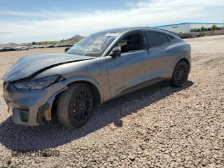 2023 Ford Mustang Mach-E GT z VIN 3FMTK4SX6PMA03884, wystawiony jako Copart lot #54591255 z przebiegiem Nie podano mil oraz Szkody całkowita. Historia ofert i sprzedaży dostępna na DreamBid. Obrazek 1.