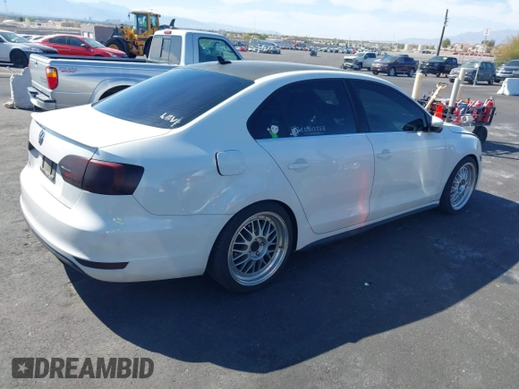 2014 Volkswagen Jetta GLI Autobahn with VIN 3VW5T7AJ8EM367002, listed as a IAAI auction lot 42032055 with 186,301 mi miles and . Bid and sale history available at DreamBid. Image 4.