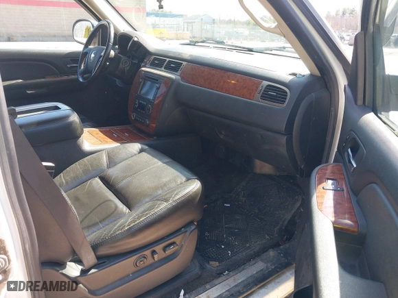2007 Chevrolet Avalanche LTZ with VIN 3GNFK12347G281010, listed as a IAAI auction lot 42069798 with 203,042 mi miles. Bid and sale history available at carsss.com. Image 5.