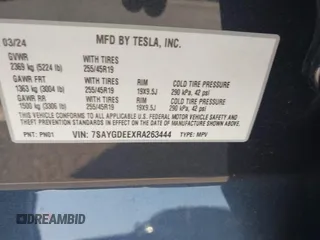 2024 Tesla Model Y Long Range z VIN 7SAYGDEEXRA263444, wystawiony jako IAAI lot #40199252 z przebiegiem 9 540 mil mil oraz . Historia ofert i sprzedaży dostępna na DreamBid. Obrazek 9.