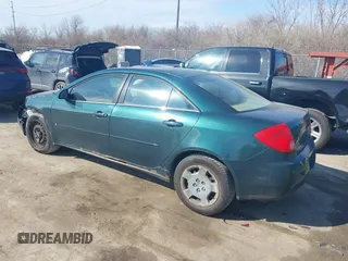 2007 Pontiac G6 1SV Value Leader with VIN 1G2ZF58B274261341, listed as a IAAI auction lot 41704035 with 196,225 mi miles. Bid and sale history available at carsss.com. Image 3.