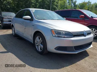 2013 Volkswagen Jetta Hybrid SEL Premium with VIN 3VW637AJ8DM220746, listed as a IAAI auction lot 42852804 with 87,550 mi miles and . Bid and sale history available at DreamBid. Image 1.