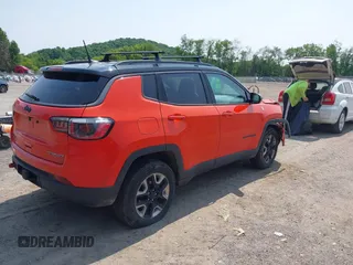2018 Jeep Compass Trailhawk z VIN 3C4NJDDBXJT334496, wystawiony jako IAAI lot #42400835 z przebiegiem 188 896 mil mil oraz . Historia ofert i sprzedaży dostępna na DreamBid. Obrazek 4.