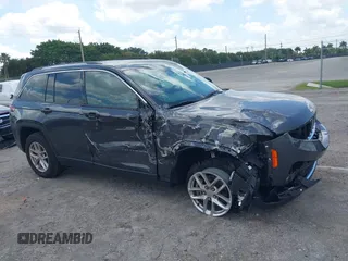 2024 Jeep Grand Cherokee Altitude z VIN 1C4RJHAG7RC703637, wystawiony jako IAAI lot #42046042 z przebiegiem 11 280 mil mil oraz . Historia ofert i sprzedaży dostępna na DreamBid. Obrazek 6.