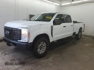 2023 Ford F-350 z VIN 1FT8W3BA7PED76510, wystawiony jako Copart lot #82895064 z przebiegiem 26 656 mil mil oraz Szkoda całkowita • Salvage title. Historia ofert i sprzedaży dostępna na DreamBid. Obrazek 1.