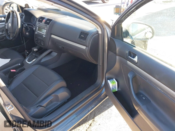 2008 Volkswagen Jetta SE z VIN 3VWRZ71K98M081253, wystawiony jako IAAI lot #41459732 z przebiegiem 174 887 mil mil oraz . Historia ofert i sprzedaży dostępna na DreamBid. Obrazek 5.