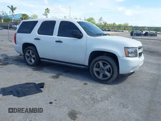 2009 Chevrolet Tahoe Police z VIN 1GNEC03099R267694, wystawiony jako IAAI lot #41625587 z przebiegiem 141 918 mil mil oraz . Historia ofert i sprzedaży dostępna na DreamBid. Obrazek 1.