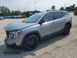 2024 GMC Terrain SLE z VIN 3GKALMEG2RL349559, wystawiony jako Copart lot #64707984 z przebiegiem 1 598 mil mil oraz Szkoda całkowita • Salvage title. Historia ofert i sprzedaży dostępna na DreamBid. Obrazek 1.